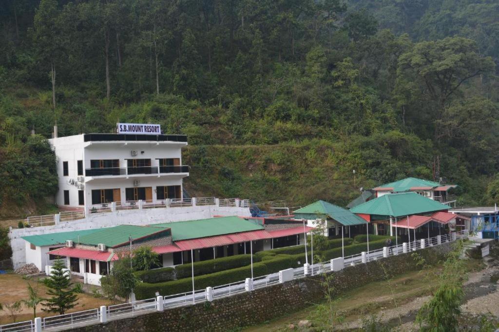 Riverside Resort ลันส์โดว์นี ภายนอก รูปภาพ